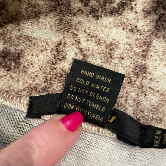 Women’s Radzoli XL multi-colored vibrant print cowl neck pullover - Picture 8 of 13